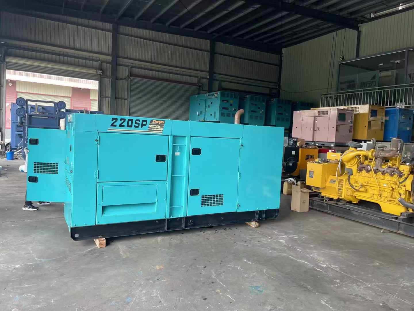 东源800kW 柴油发电机的输出电流波动范围是多少？